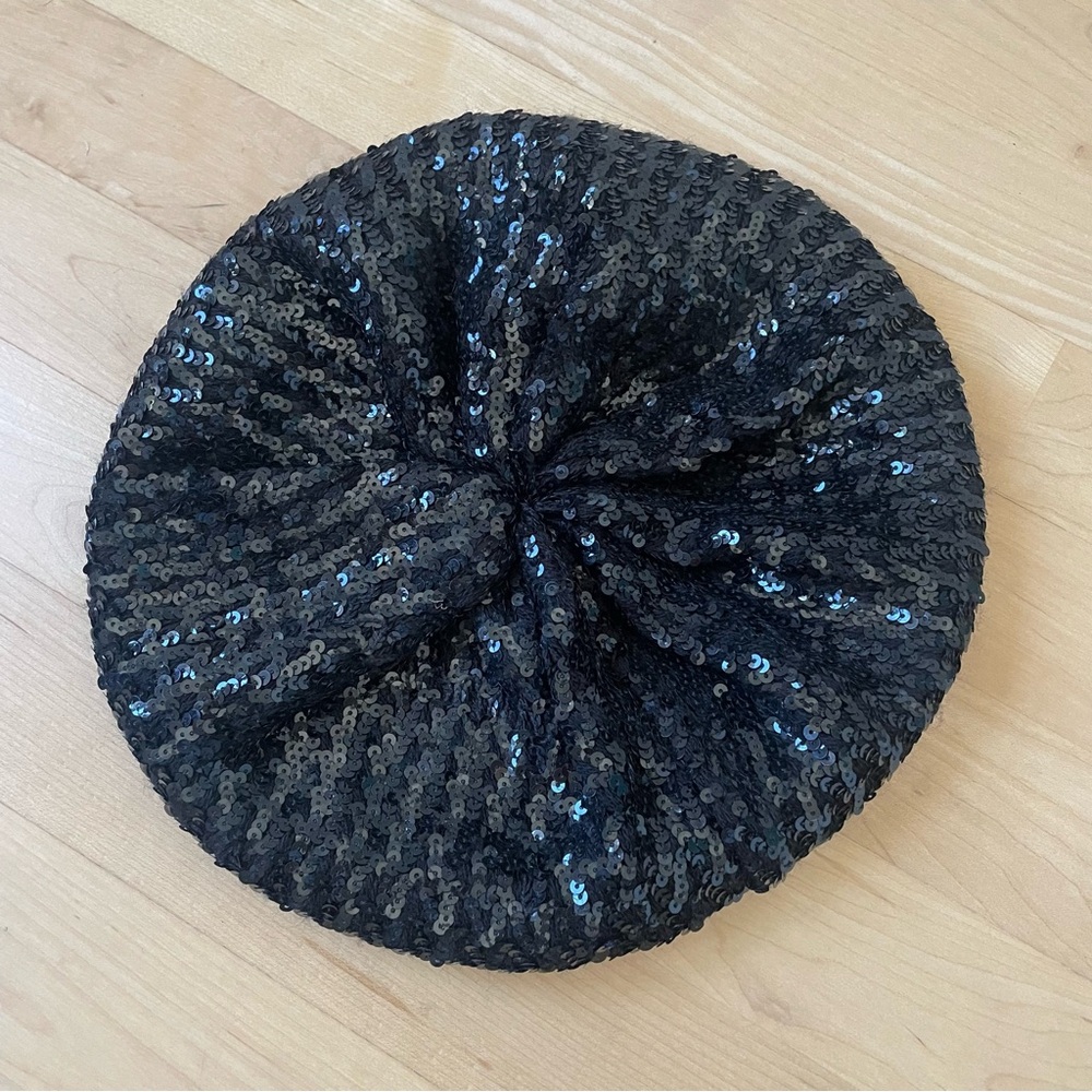 Women’s black sequin beret
